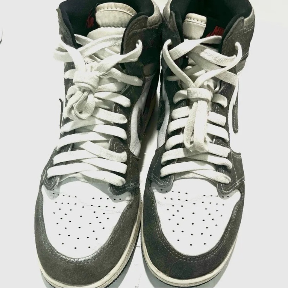 Size 7 youth Jordan 1